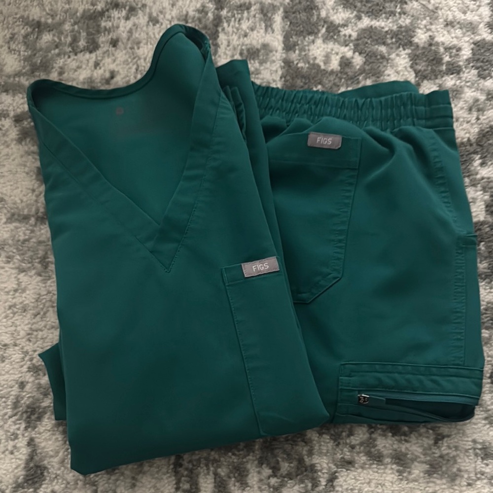 Figs Women’s Green Scrub Set